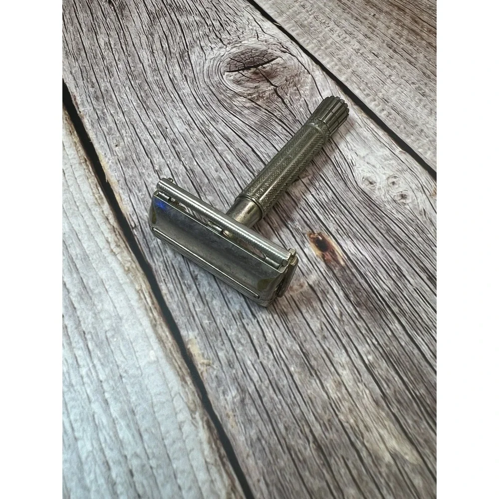 Vintage‎ 1955 Gillette Flare Tip Double Edge Safety Razor A4 One Piece